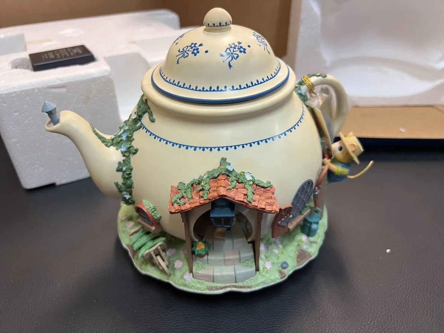 買取事例：Enesco 'Teapot Bungalow – Whiskerflick Family'｜広島市中区上幟町出張査定レポート